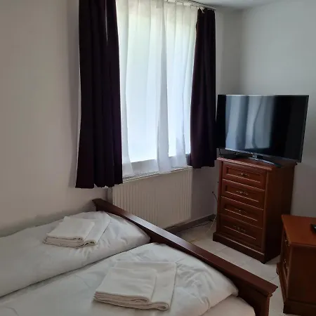 Krisztina 1-