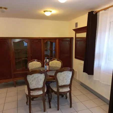 Krisztina 1-